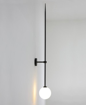 CERASA DAIKI 1 WANDLAMP BLINKEND ZWART MET WITTE GLAZEN BOL DIA 18 cm CS AWL D17 01 99